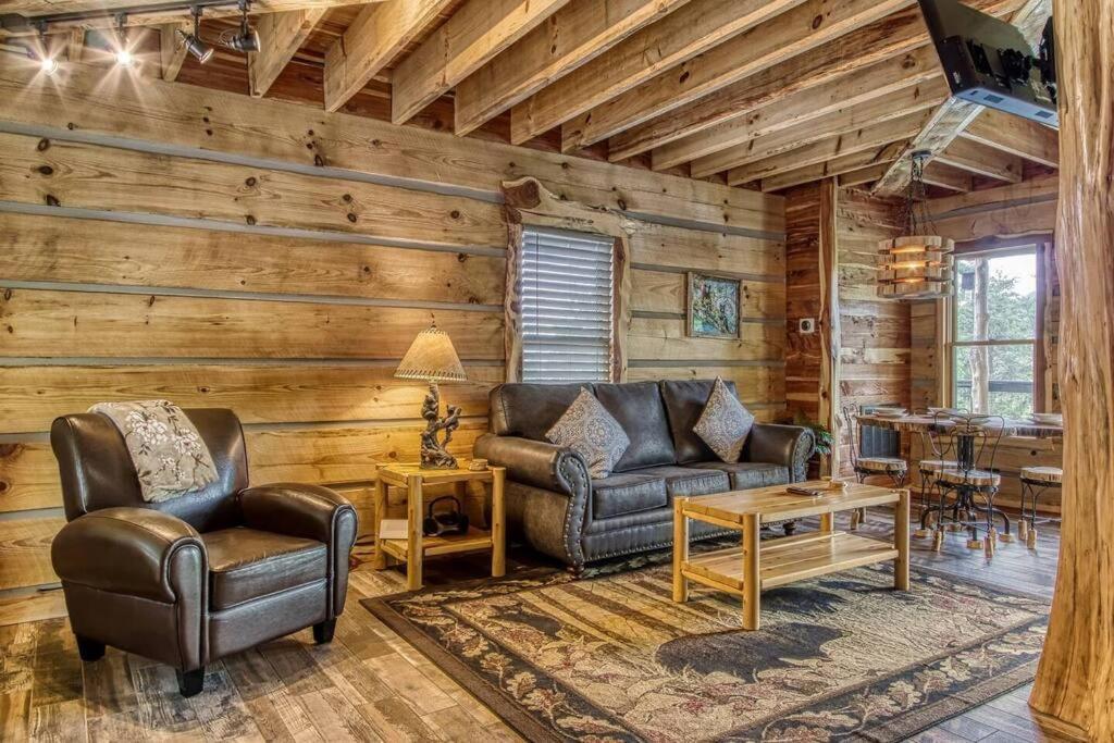 The Log Castle~Stunning Mountain Views~Hot Tub Villa Сивиървил Екстериор снимка