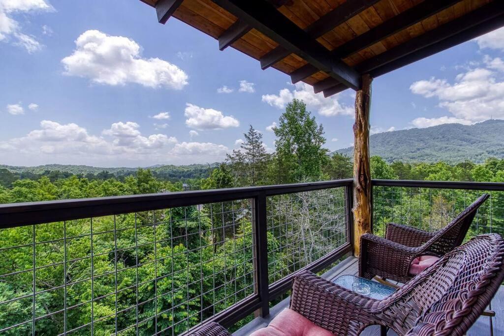 The Log Castle~Stunning Mountain Views~Hot Tub Villa Сивиървил Екстериор снимка