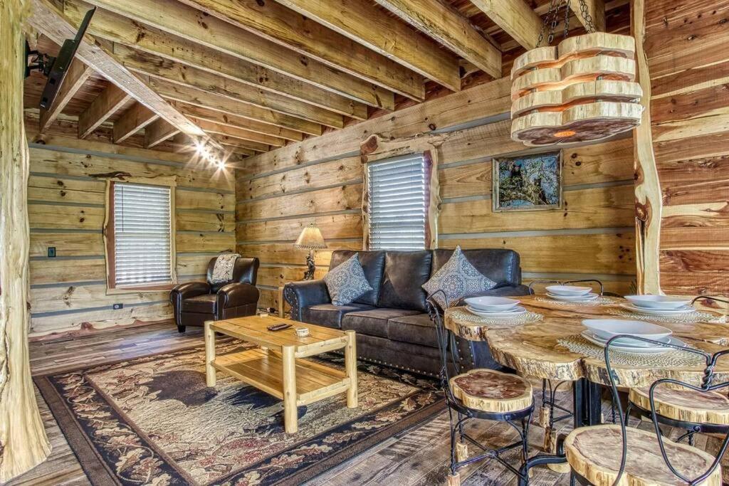 The Log Castle~Stunning Mountain Views~Hot Tub Villa Сивиървил Екстериор снимка