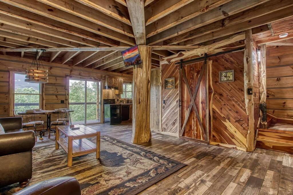 The Log Castle~Stunning Mountain Views~Hot Tub Villa Сивиървил Екстериор снимка