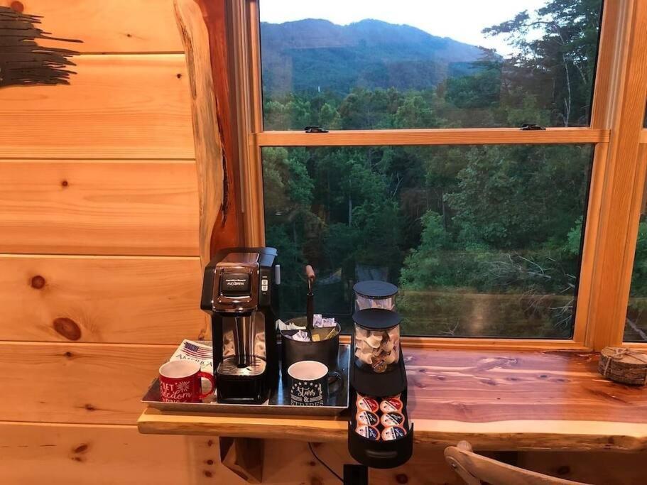 The Log Castle~Stunning Mountain Views~Hot Tub Villa Сивиървил Екстериор снимка