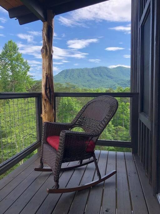 The Log Castle~Stunning Mountain Views~Hot Tub Villa Сивиървил Екстериор снимка