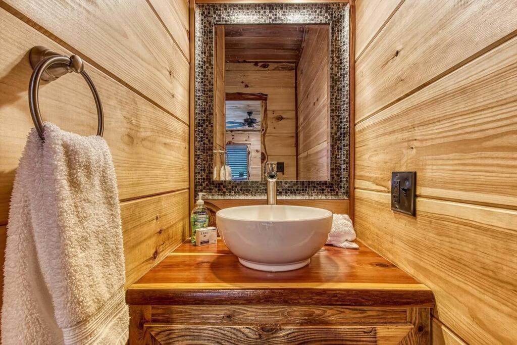 The Log Castle~Stunning Mountain Views~Hot Tub Villa Сивиървил Екстериор снимка