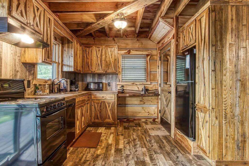 The Log Castle~Stunning Mountain Views~Hot Tub Villa Сивиървил Екстериор снимка