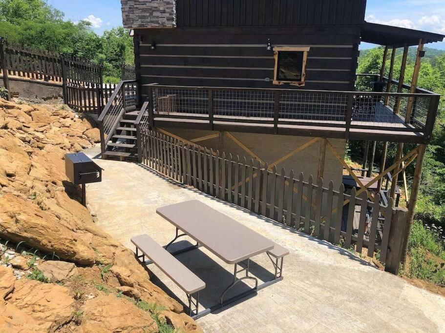 The Log Castle~Stunning Mountain Views~Hot Tub Villa Сивиървил Екстериор снимка