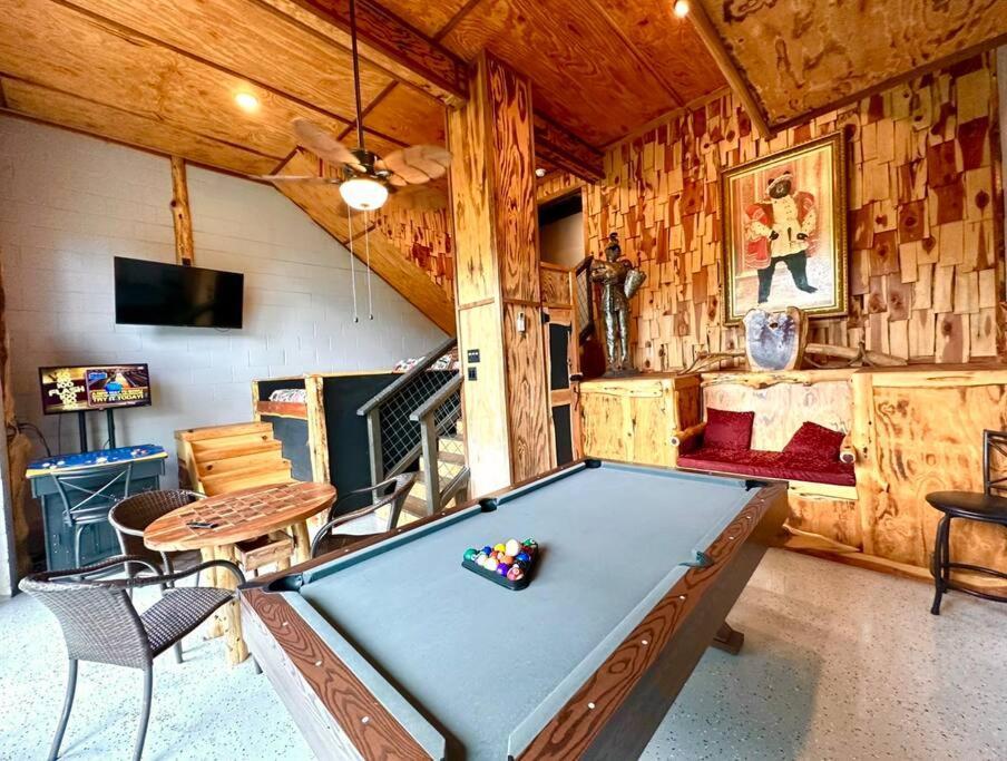 The Log Castle~Stunning Mountain Views~Hot Tub Villa Сивиървил Екстериор снимка