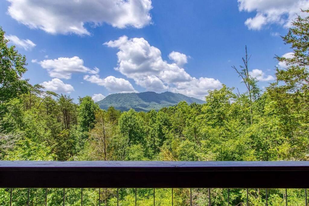 The Log Castle~Stunning Mountain Views~Hot Tub Villa Сивиървил Екстериор снимка